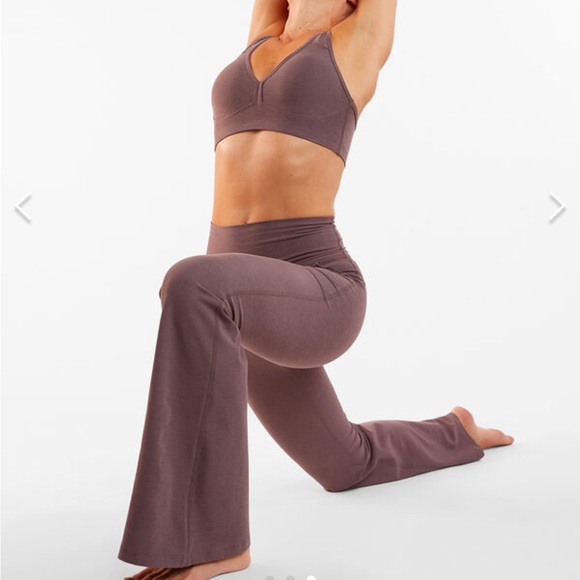 Beyond Yoga high waisted flare pants - Picture 3 of 6